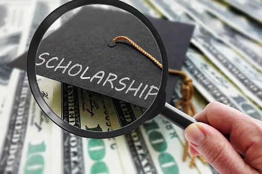 12 Helpful Tips For Writing a Winning College Scholarship Essay